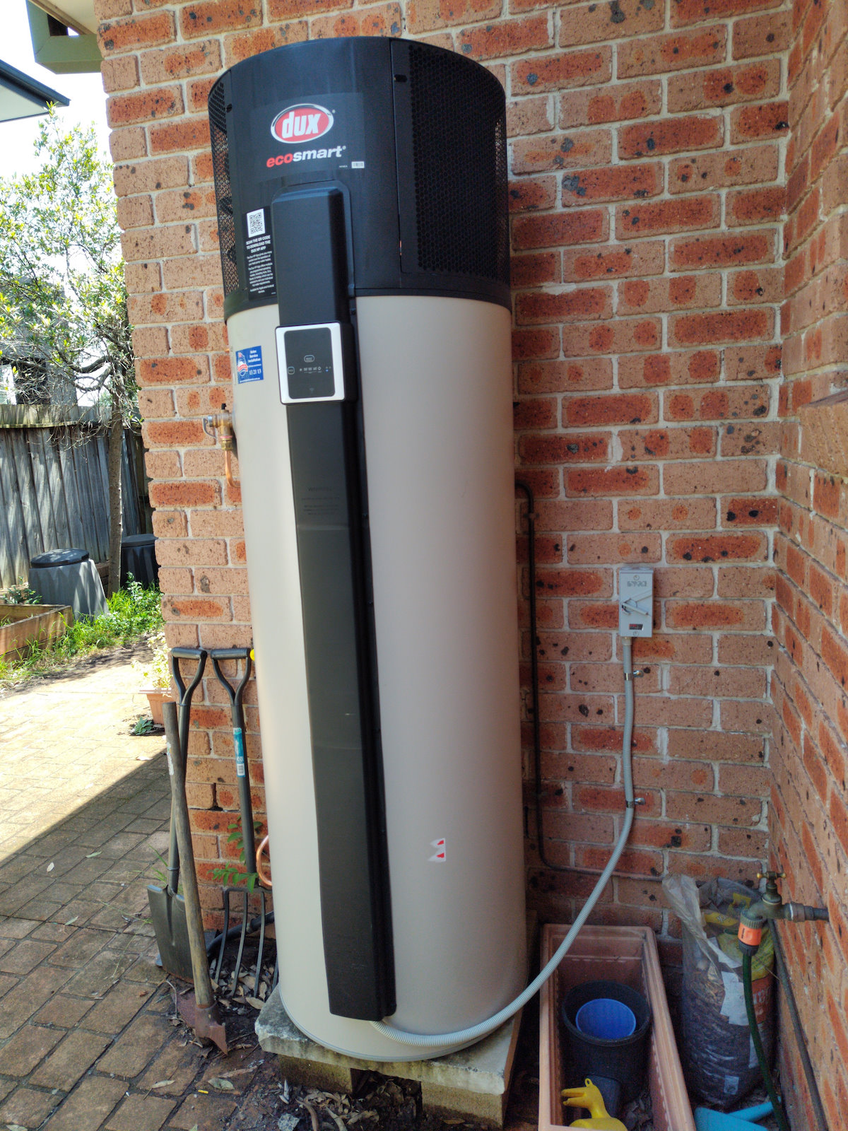 DUX Ecosmart is installed and making water hot 🔥